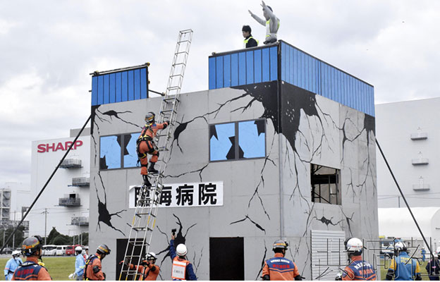 “世界海啸日”日本各地举行防灾演练