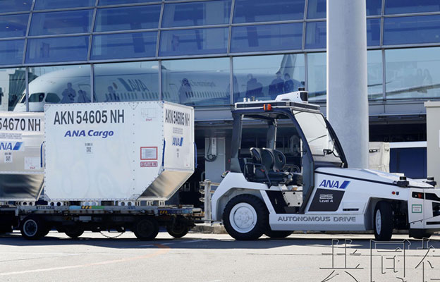 日本两座机场开始运用L4级自动驾驶货物牵引车