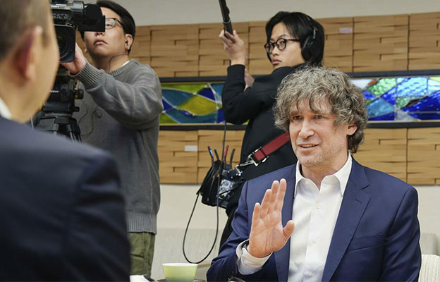 长崎市市长与“末日时钟”负责学者会面