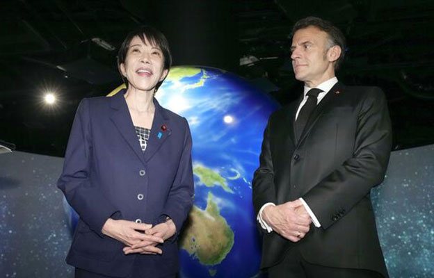 日法首脑视察航天企业 欲推进太空领域合作