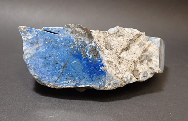 日本国立科学博物馆：在新潟县丝鱼川市发现日本国内首个“青金石”