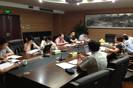 2013年8月，在JICA的专家与中国环境规划院、湘潭市环保局及湖南省环保厅相关人员举行的会议上。（JICA  提供）