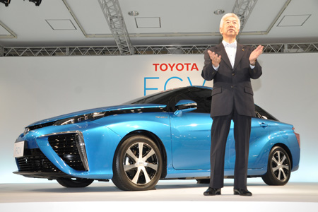 丰田汽车副总经理加藤光久在TOYOTA FCV CONCEPT的记者会上。