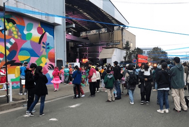 东京职住分离的 铁工岛 举办音乐节