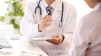 经合组织发布2025健康概览报告：日本人均医生数量偏少，医疗体系与服务获好评