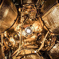 大阪大学激光研的“激光Ⅻ号”：以12束激光压缩核燃料，准备核聚变