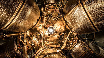 大阪大学激光研的“激光Ⅻ号”：以12束激光压缩核燃料，准备核聚变