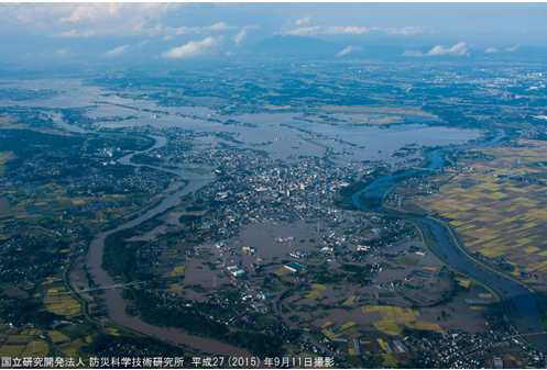 2015年9月，关东东北暴雨导致鬼怒川决堤，被河水淹没的茨城县常总市