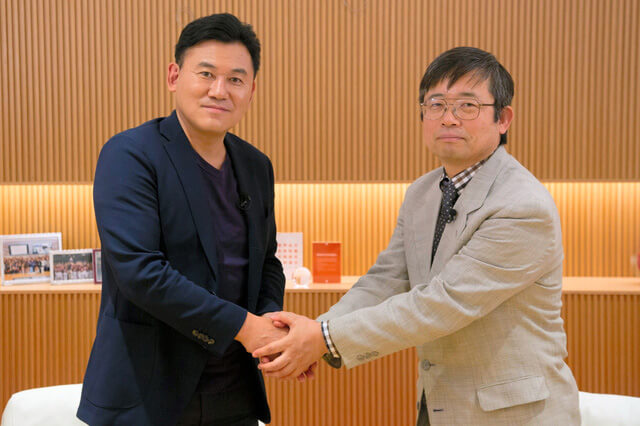 乐天社长三木谷浩史(左)与NIH主任研究员小林久隆(右)