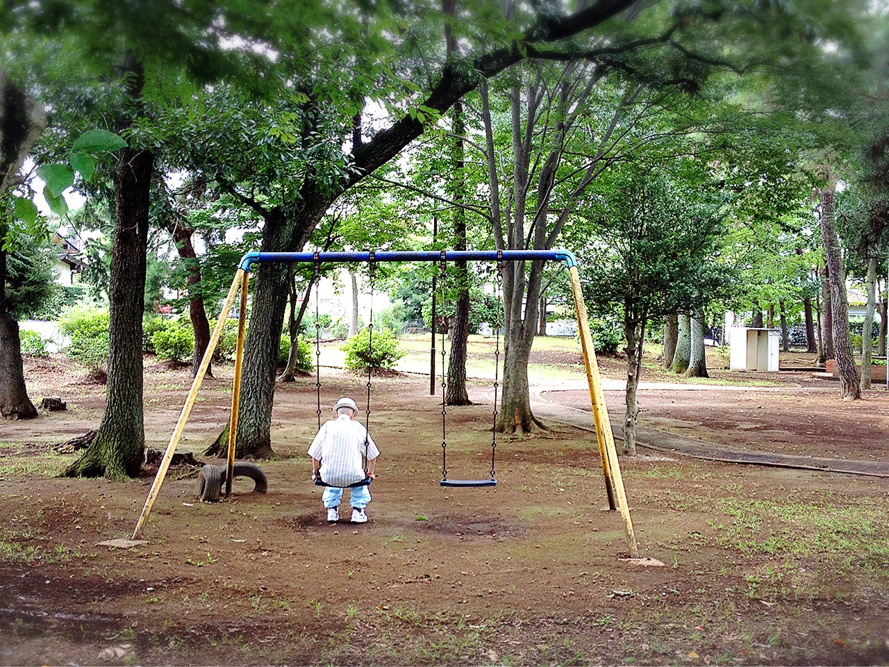 公园里的日本老人