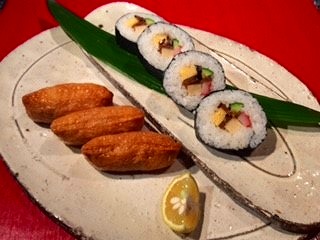 寿司稻荷寿司和卷寿司
